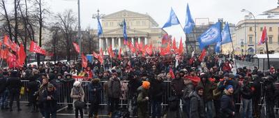 Коммунисты провели в Москве многотысячное шествие и митинг, посвященные Дню Советской Армии и Военно-Морского Флота