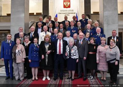 Геннадий Зюганов вручил памятные медали ветеранам правоохранительных органов