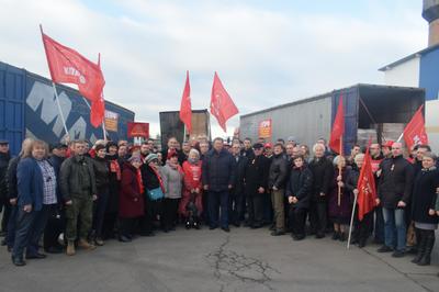 Коммунисты отправили в Новороссию 75-й гуманитарный конвой 