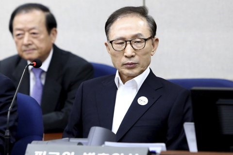 Суд приговорил экс-президента Южной Кореи к 15 годам за коррупцию 