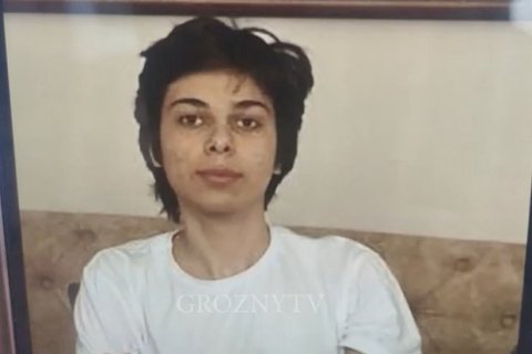 В Чечне на городской площади, якобы, выставили тело подростка, напавшего на силовиков. Кремль не комментирует