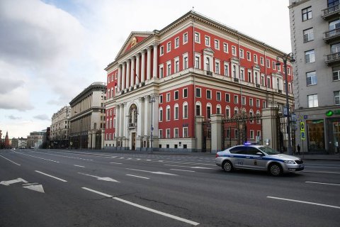 Власти Москвы продлили «временные ограничения» до 31 мая и ввели «масочный режим»