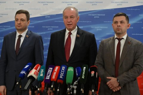 «В приоритете – забота о людях». Брифинг КПРФ в Госдуме. Выступления С.Г. Левченко, О.А. Михайлова и Г.П. Камнева (10.12.2025)