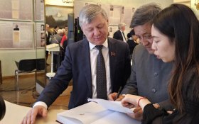 Дмитрий Новиков принял участие в открытии выставки к 100-летию создания Коммунистического университета трудящихся Китая