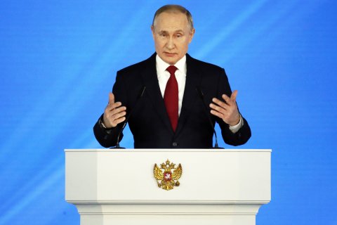 Эксперты о конституционных правках Путина: Путин останется навсегда. Подробности