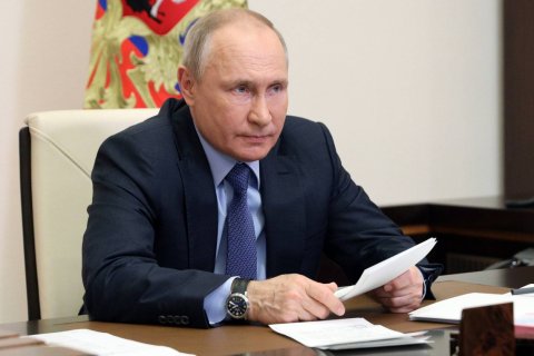 Путин заявил, что говорить о победе над коронавирусом рано