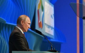 Путин заявил, что благодаря грамотным действиям властей удалось удержать Россию от сползания в рецессию
