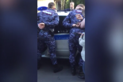 В Петербурге проходит суд над росгвардейцами, подкинувшими наркотики подростку