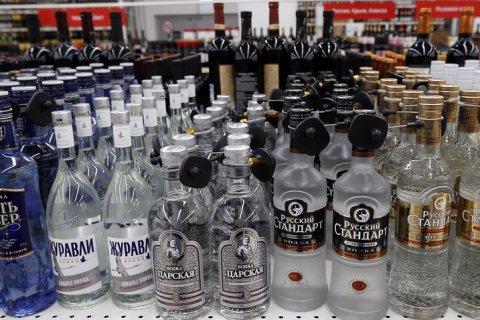 Российские власти подняли цены на водку