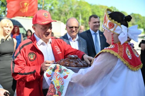 Репортаж о рабочей поездке Геннадия Зюганова в Орловскую область