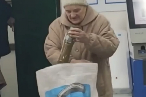 В Тольятти пенсионерка залила фекалиями офис «Газпрома» из-за долга 