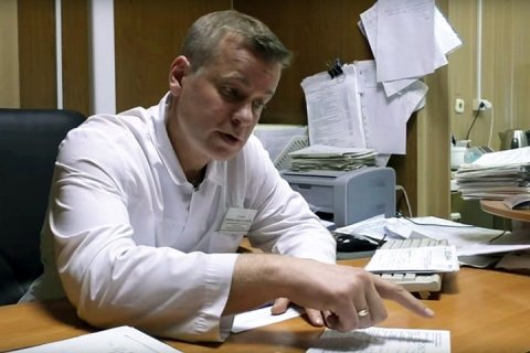 В Новосибирске уволили медика, который рассказал о низких зарплатах и нарушениях