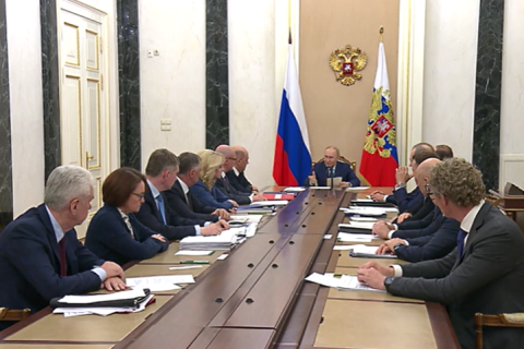 «Пройти по лезвию». Путин на совещании по состоянию экономики задал много вопросов… ответы не показали