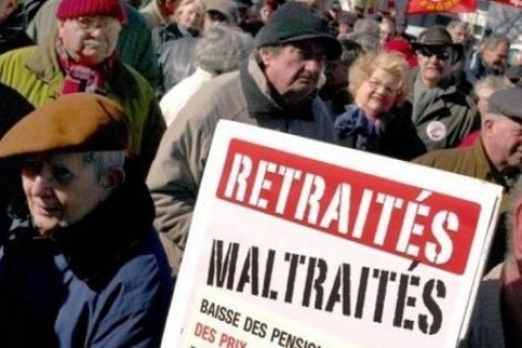 "Юманите": Французские пенсионеры протестуют против погружения в нищету