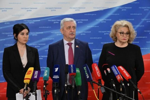 М.Н. Прусакова, Н.И. Осадчий и Н.А. Останина выступили перед журналистами в Госдуме