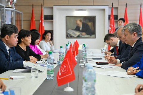 Дмитрий Новиков встретился с делегацией вьетнамского журнала «Коммунист»