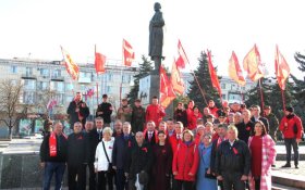 106-ю годовщину Великой Октябрьской социалистической революции широко отметили по всей России 