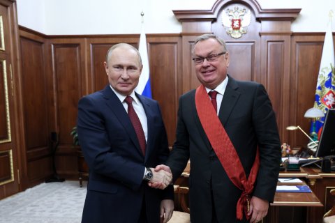 Путин наградил банкира Андрея Костина на 65-летие орденом «За заслуги перед Отечеством» I степени