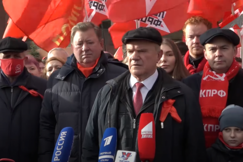 Геннадий Зюганов на Красной площади поздравил россиян с годовщиной Великой Октябрьской социалистической революции