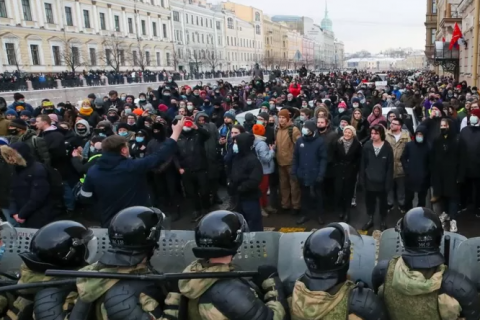 «Закрутить гайки». «Единая Россия» проталкивают через Госдуму запрет митингов возле органов государственной власти