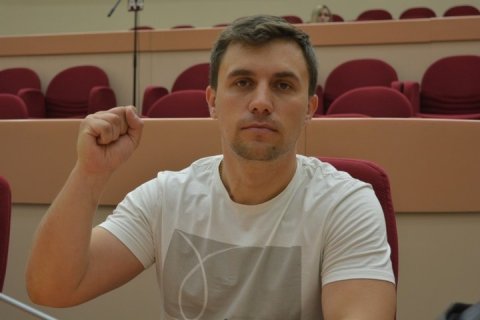 Саратовский депутат-коммунист Николай Бондаренко, питавшийся на 3,5 тыс. рублей в месяц, намерен обратиться к врачам 