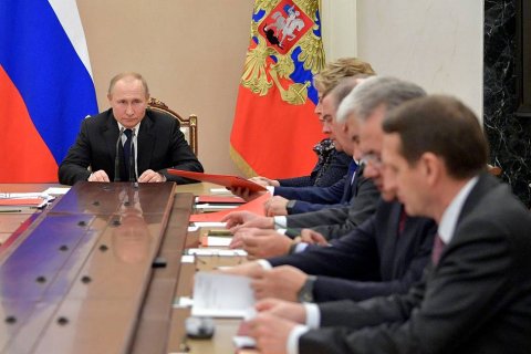 Кремль успокоил россиян по поводу бывших чиновников правительства Медведева: Все трудоустроены