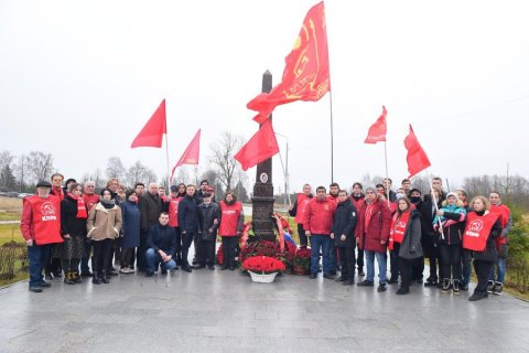 Коммунисты и комсомольцы почтили память бессмертных партизанок Зои Космодемьянской и Веры Волошиной 