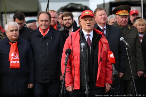 КПРФ отправила 145-й «боевой» гуманитарный конвой 