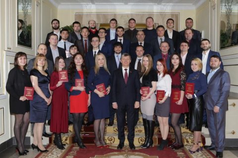 Дмитрий Новиков вручил дипломы выпускникам Центра политической учебы ЦК КПРФ 