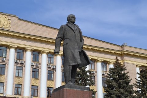 Липецкие коммунисты требуют оставить памятник Ленину на центральной площади города 