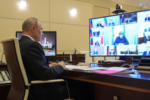 Опрос: Россияне разделились по оценке действий президента и правительства в борьбе с коронавирусом