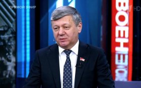 Дмитрий Новиков на Первом канале выступил против драпировки Мавзолея Ленина в преддверии Дня Победы