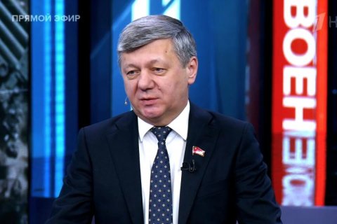 Дмитрий Новиков на Первом канале выступил против драпировки Мавзолея Ленина в преддверии Дня Победы