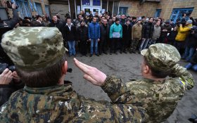 «Линия фронта должна быть стабилизирована для вступления в переговоры». Команда Трампа требует от Украины снизить возраст мобилизованных до 18 лет