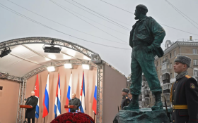 Путин и президент Кубы Мигель Диас-Канель открыли памятник Фиделю Кастро в Москве