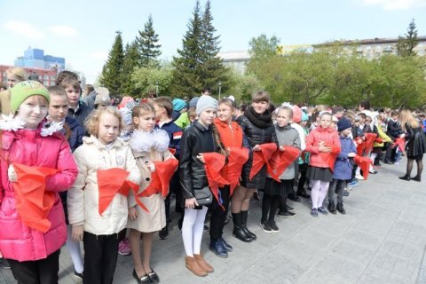 В Новосибирске 450 школьников приняли в пионеры