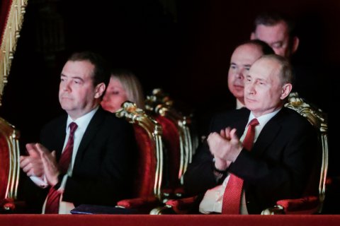 Единороссы предложили закрепить в Конституции неприкосновенность бывших президентов