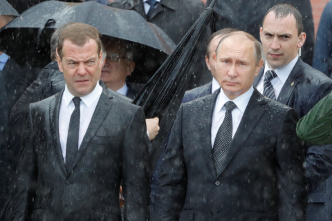 После президентских выборов Дмитрия Медведева могут сделать главой «супер-суда»