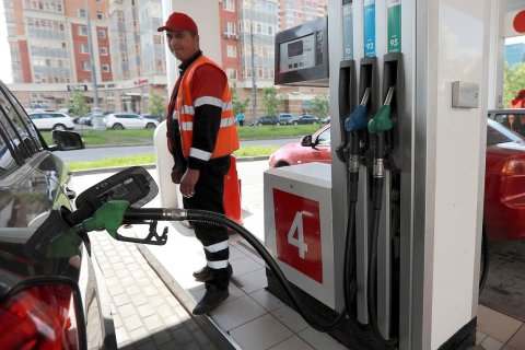 Правительство в январе-сентябре выплатило нефтяным компаниям 1,138 трлн рублей в качестве компенсации за бензин 