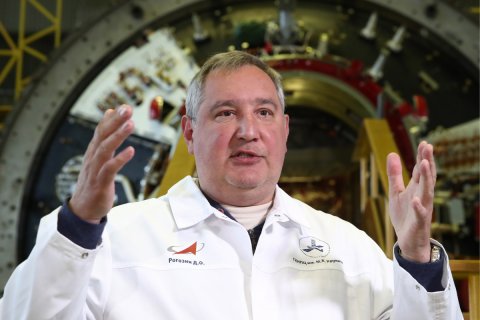 Рогозин пожаловался, что «Роскосмосу» не хватает денег для запуска человека на Луну