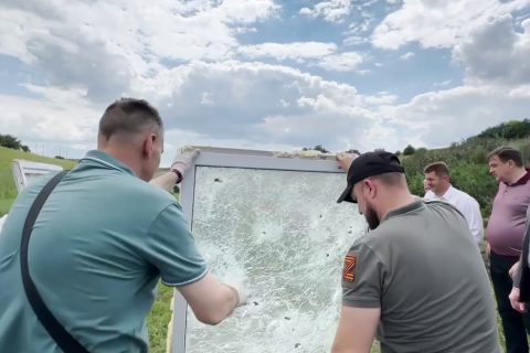 Белгородские власти решили обклеить школы пленкой для защиты от дронов