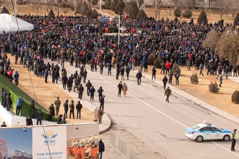В городах Казахстана ввели чрезвычайное положение из-за массовых протестов