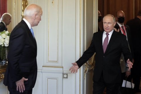МИД РФ: Заявления Байдена в адрес Путина ставят отношения России и США на грань разрыва