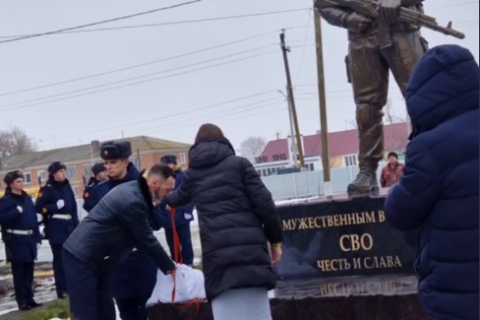 В Тамбовской области открыли первый в России памятник героям военной операции 