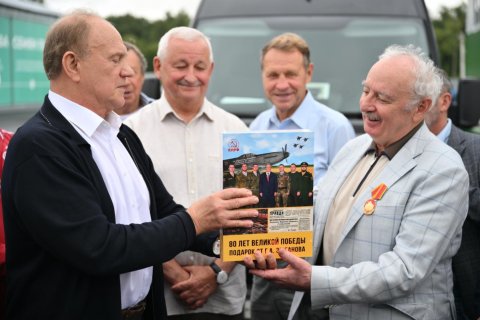 Геннадий Зюганов посетил центр селекции и семеноводства «Бетагран Семена»