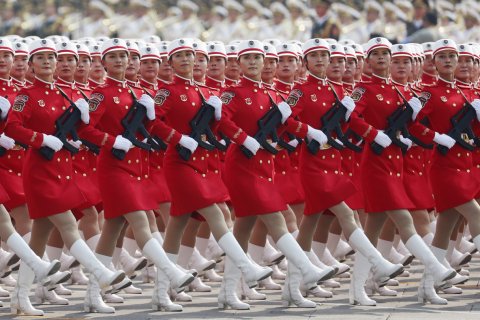 «Никакая сила не может поколебать статус нашей великой родины». В Пекине в честь 70-летия Китая прошел масштабный военный парад 