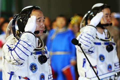 Китай начал эксперимент по запуску человека на Луну