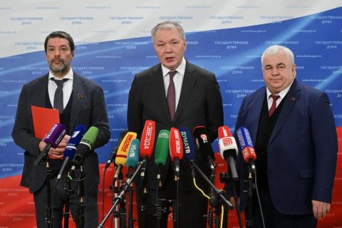 Л.И. Калашников, К.К. Тайсаев и А.А. Ющенко выступили перед журналистами в Госдуме