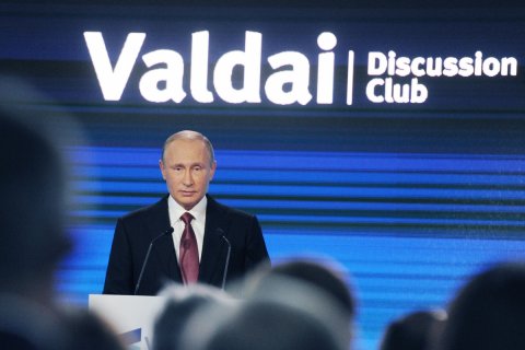 Путин: Россия ни на кого не собирается нападать - это смешно