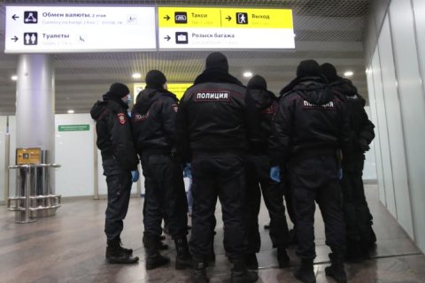 В действующую в Шереметьево ОПГ, грабившую участников СВО, входили полицейские